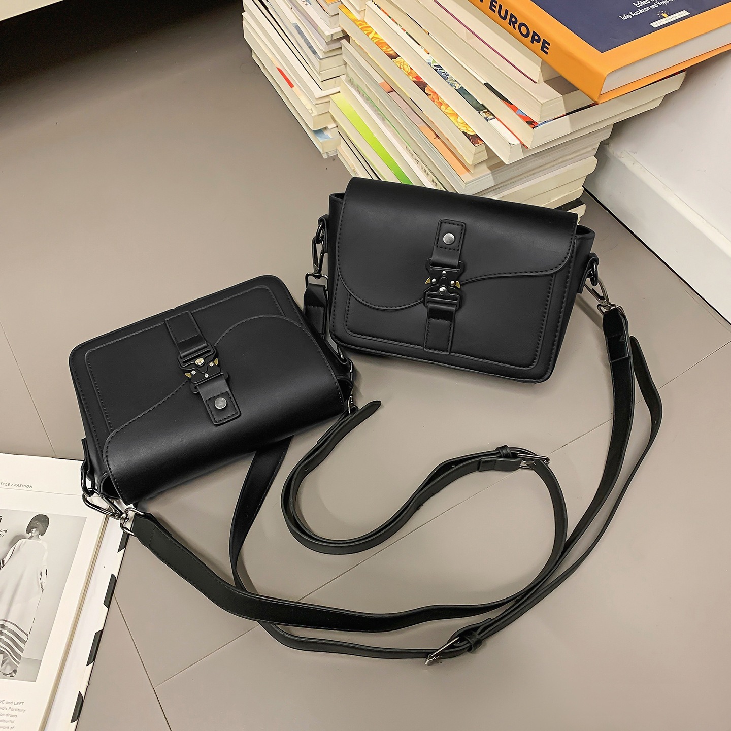 Unisex axelremsväska i konstläder enkel crossbody väska_voghion.com