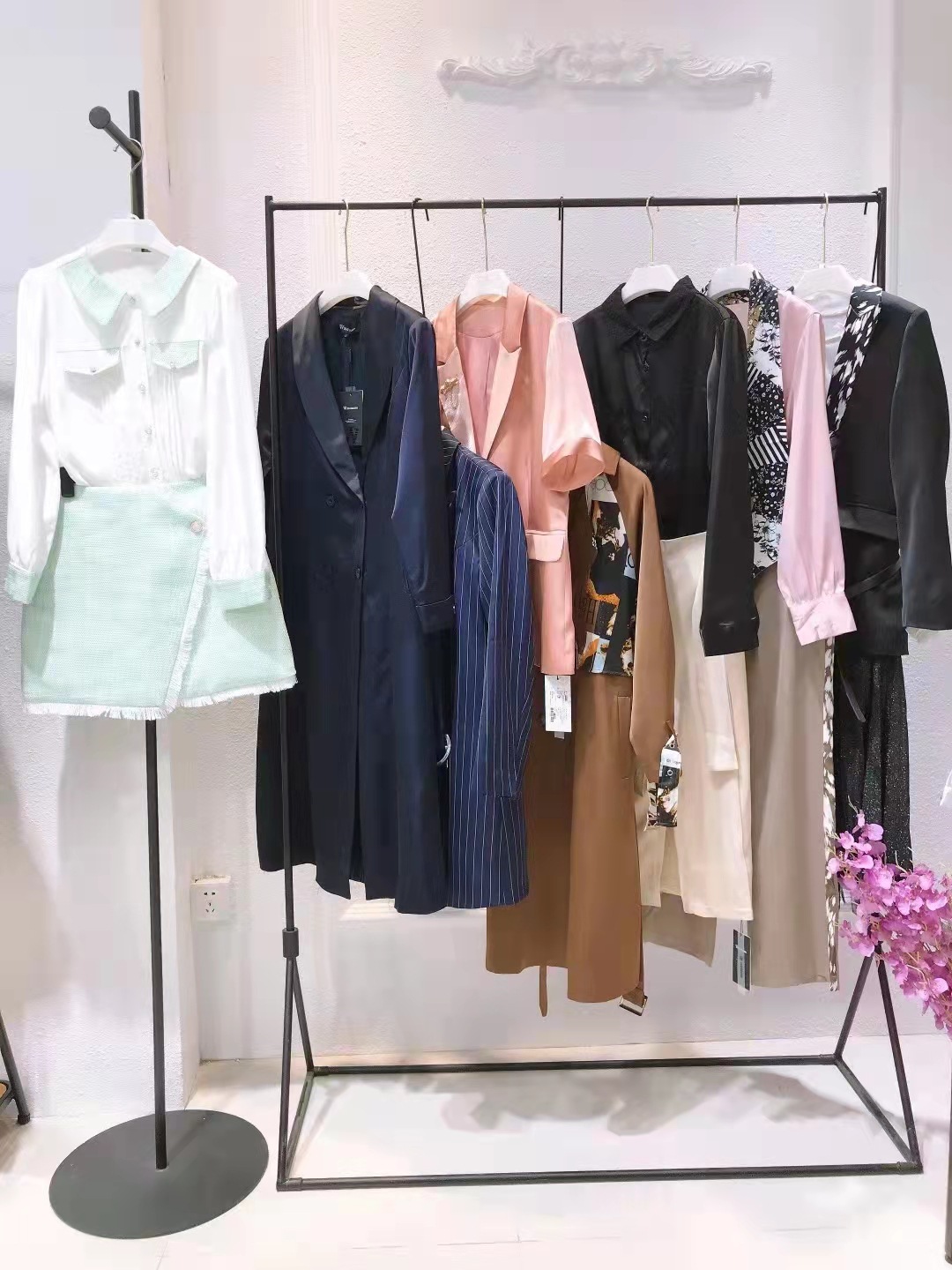 艾阿玛23尼春夏季新款连衣裙上衣知性女装品牌折扣直播实体店货源