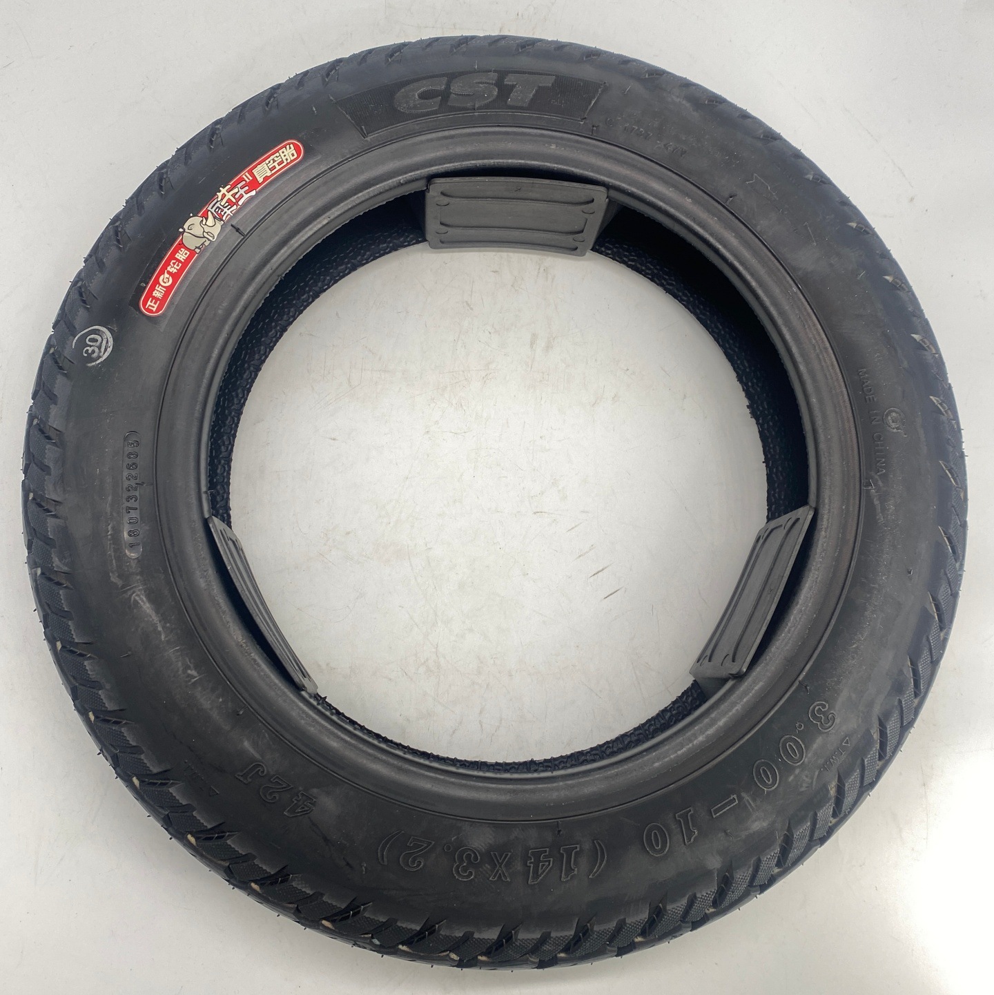 3.00-10正新犀牛王4层真空胎实物图1