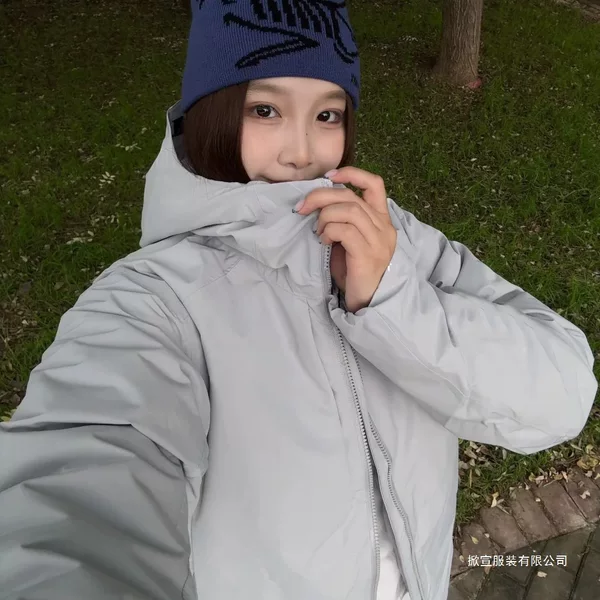 New winter windproof and waterproof outdoor cycling and hiking jacket, suitable for both men and women, also a stylish business jacket