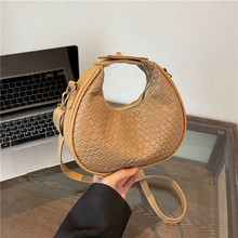 �͹�����μ�б�����Ů2025�����¿�r�к��s���e����������°�