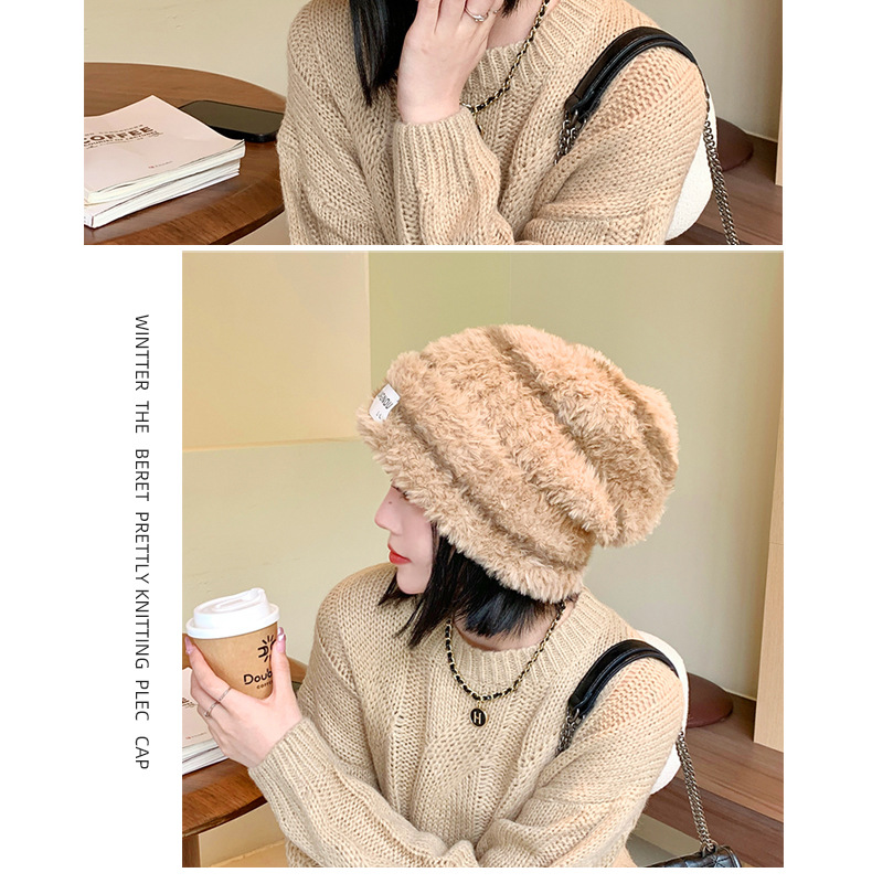 8312 Berretto di protezione per le orecchie caldo in lana lavorata a maglia in peluche a righe invernali da donna. Cappello impilato versatile e alla moda_voghion.com