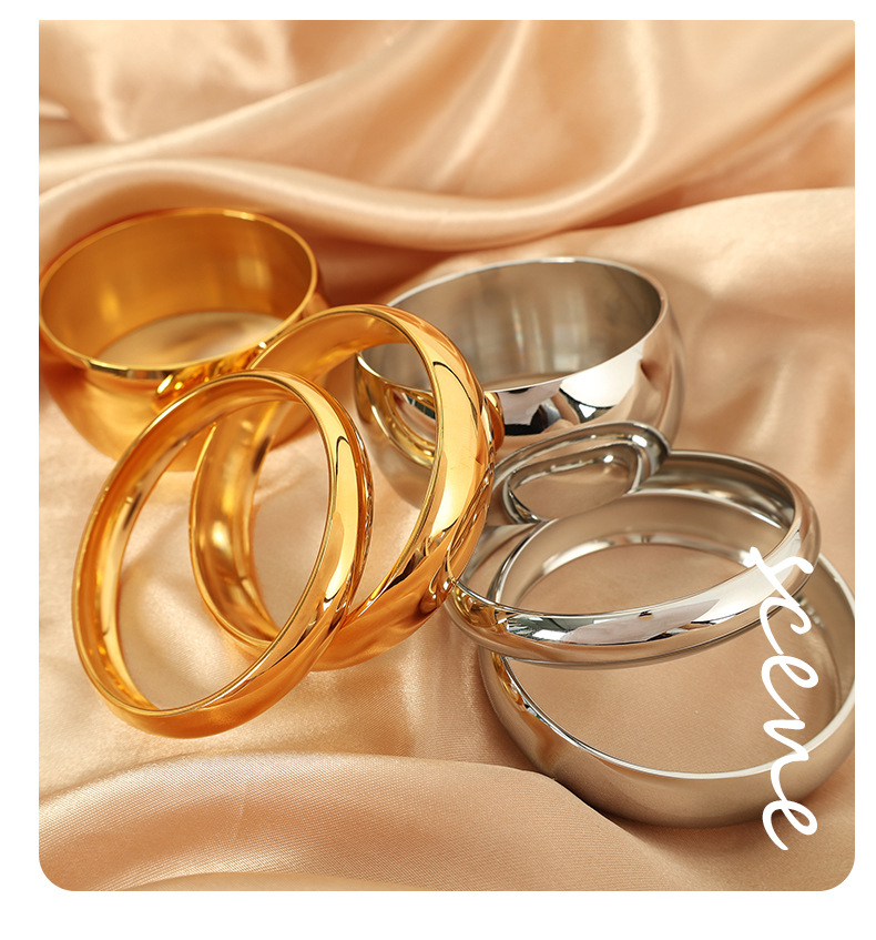 PVD Coated Gold Plating Process PVD Coated Real Gold Plated Solid Color Titanium Steel Simple Style Waterproof Non Tarnish Titanium Steel Bangle