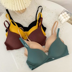 日本式無痕ブラジャー一枚式無鋼輪光沢面シンプルで通気性があります。