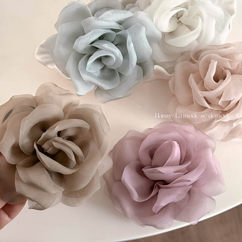 軽い糸のバラの花は高級感があります。|undefined