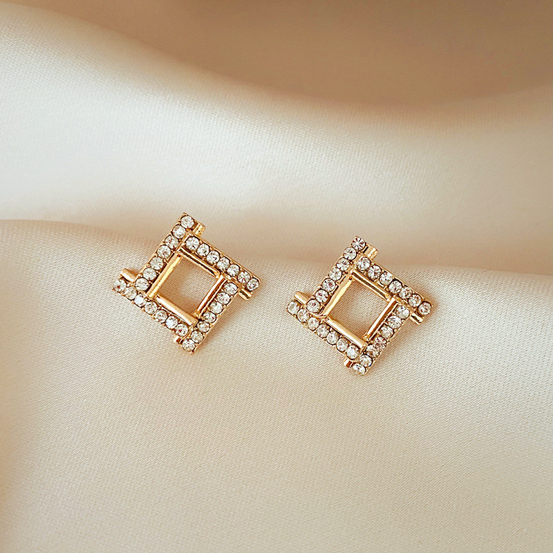 Pendientes de perlas, pendientes de estilo caliente, lujo ligero, pendientes simples de celebridades de Internet, accesorios de Yiwu, venta al por mayor