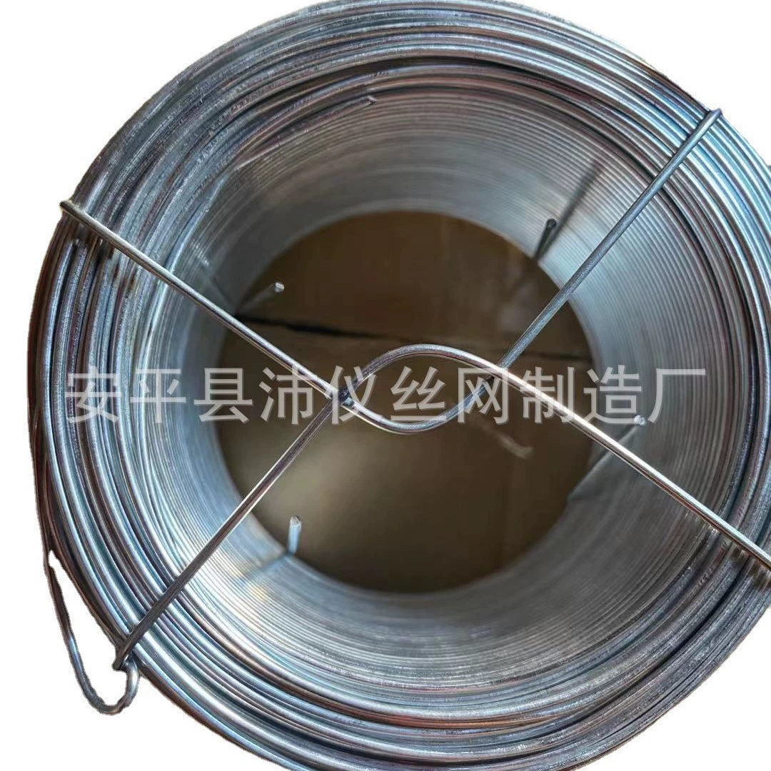 Производители рождественского шелка ручной работы поставляют 22 100 м образцов шелковых нитей различного цвета для переплета и резки