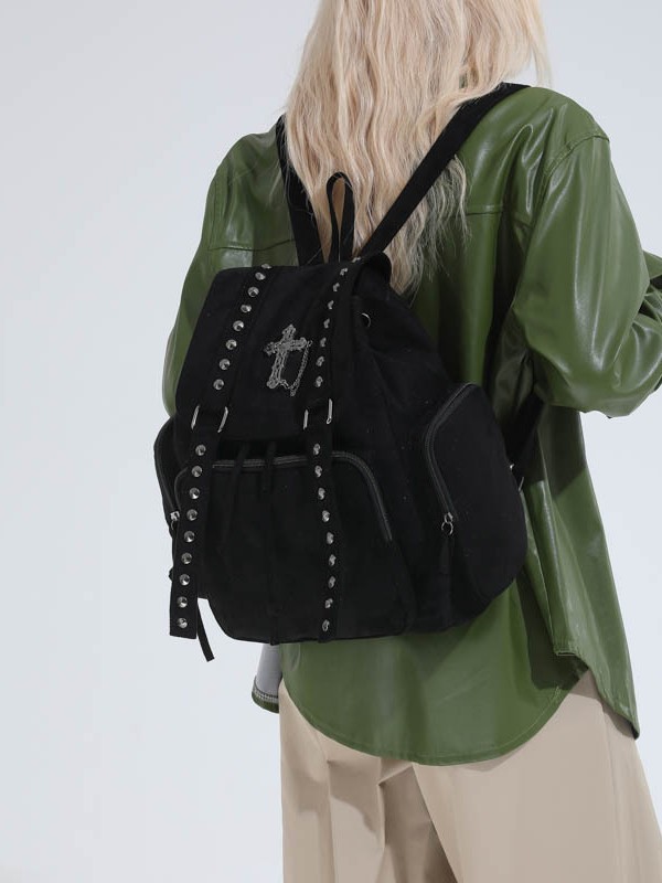 Bolsa de piel de ciervo de gran capacidad para mujeres 2025 nuevo remaches cruzados personalidad mochila de nicho mochila de textura casual