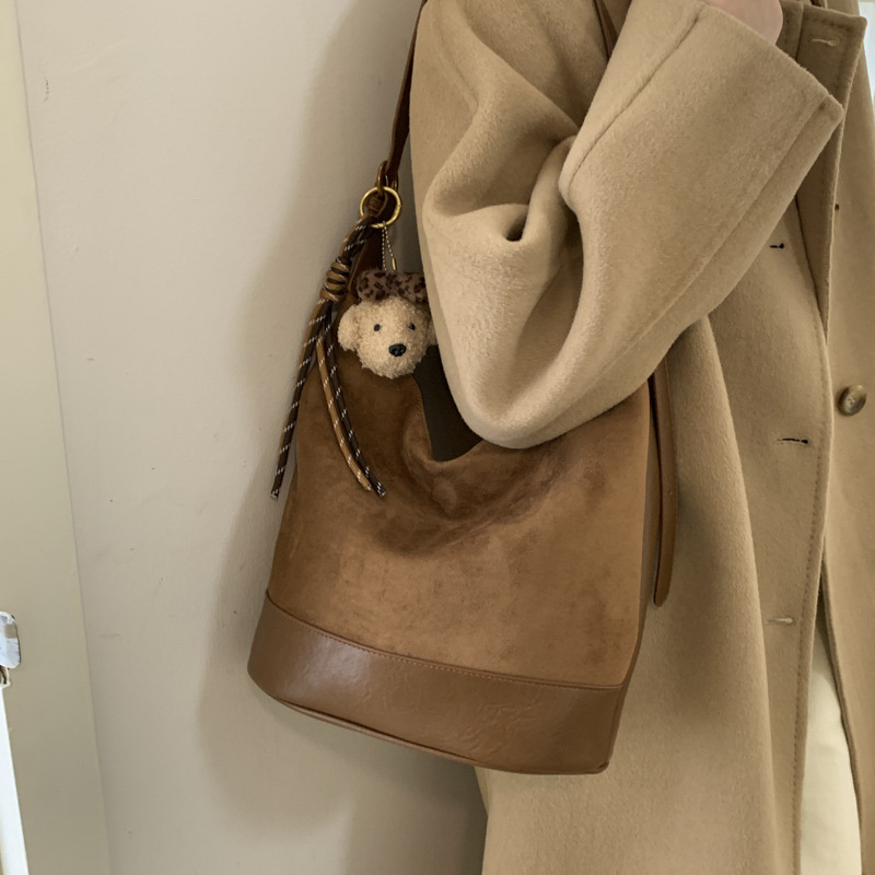 Invierno retro esmeriado bolso de balde de agua mujer 2025 nuevo estilo de alta calidad bolso de hombro de moda empalmado bolso de color contraste