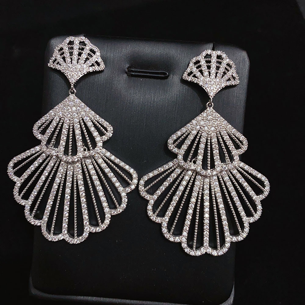 Fan -shaped skirt earrings
