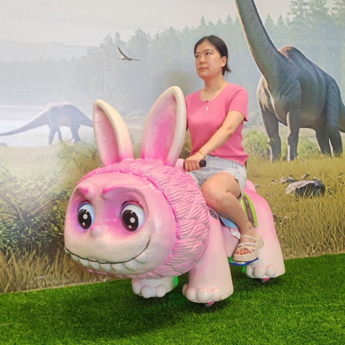 Simulación LABUBU Vehículo de entretenimiento Dinosaur Vehículo eléctrico Red neta Centro comercial para padres e hijos Plaza Equipo de entretenimiento Fábrica de origen