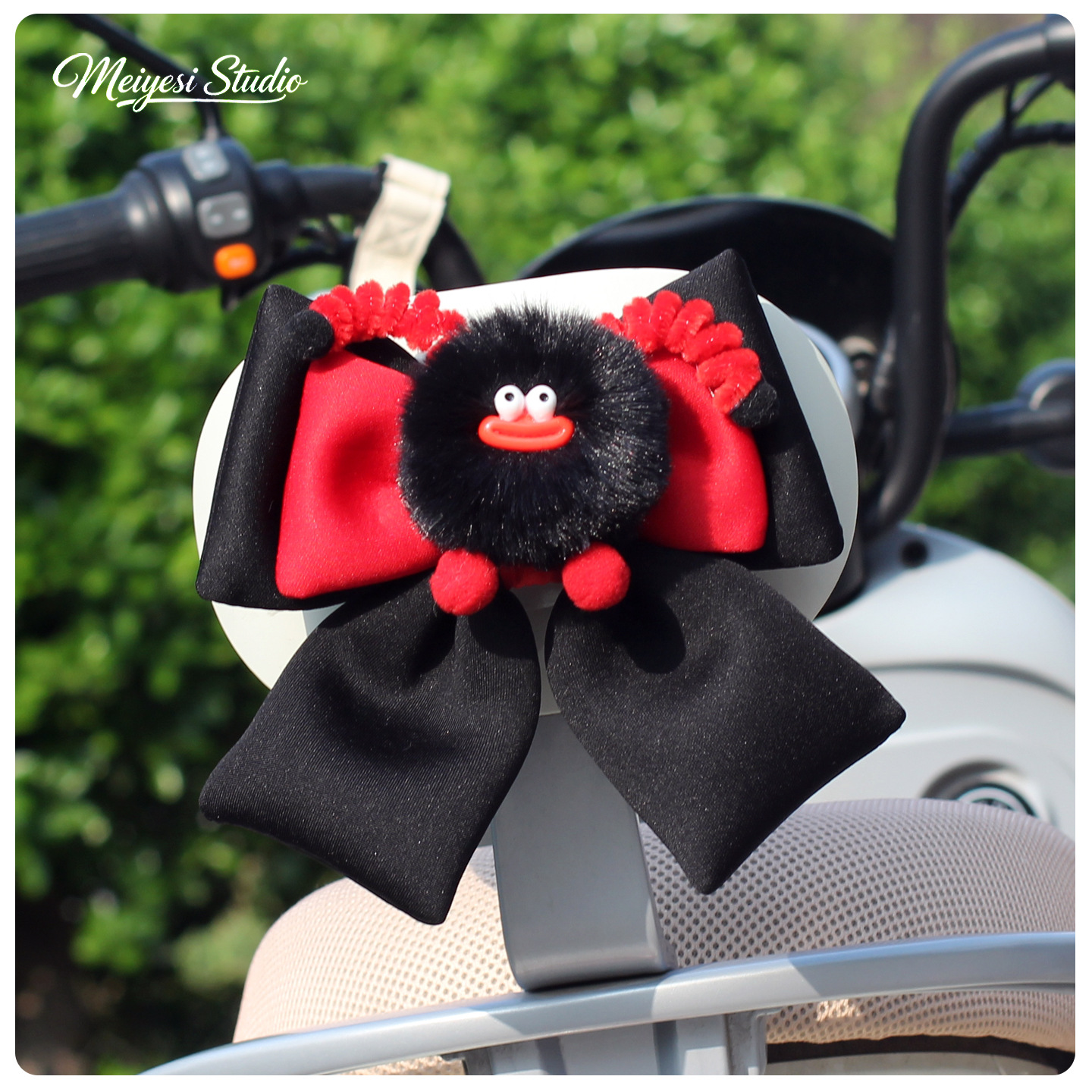Vehículo eléctrico, decoración del asiento trasero de la cabeza de la motocicleta, arco pequeño trenzado, monstruo, decoración del asiento trasero del vehículo eléctrico, pegatinas traseras