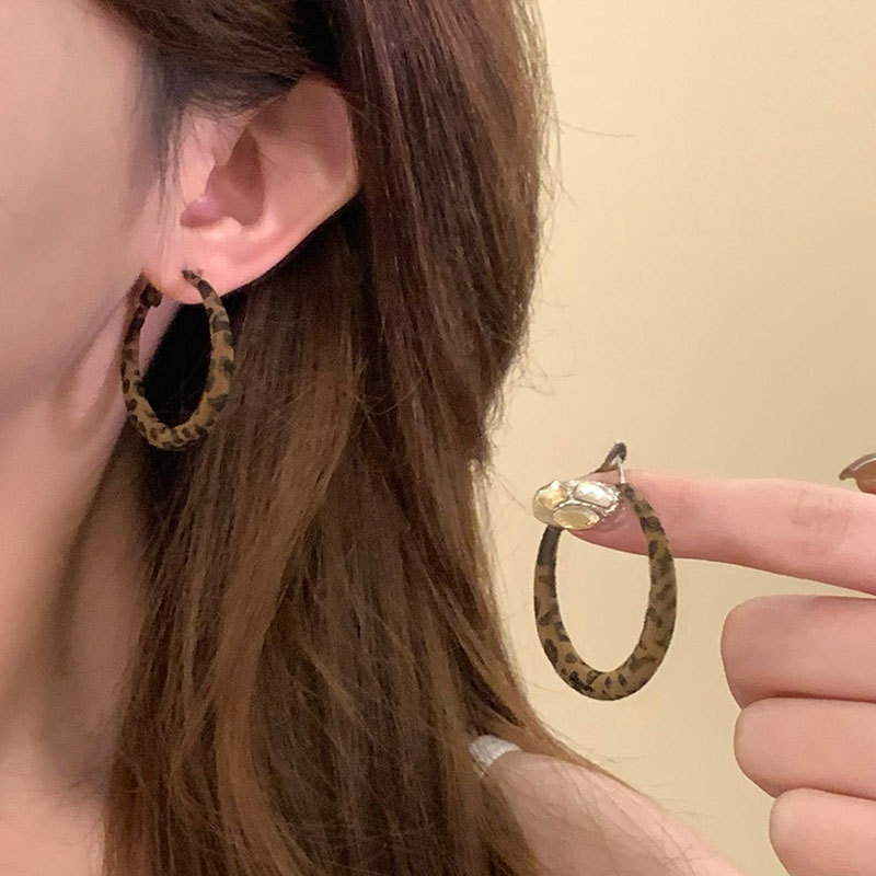 美拉德复古豹纹丝绒耳圈女气质独特个性时尚潮流通勤百搭耳环耳饰|undefined