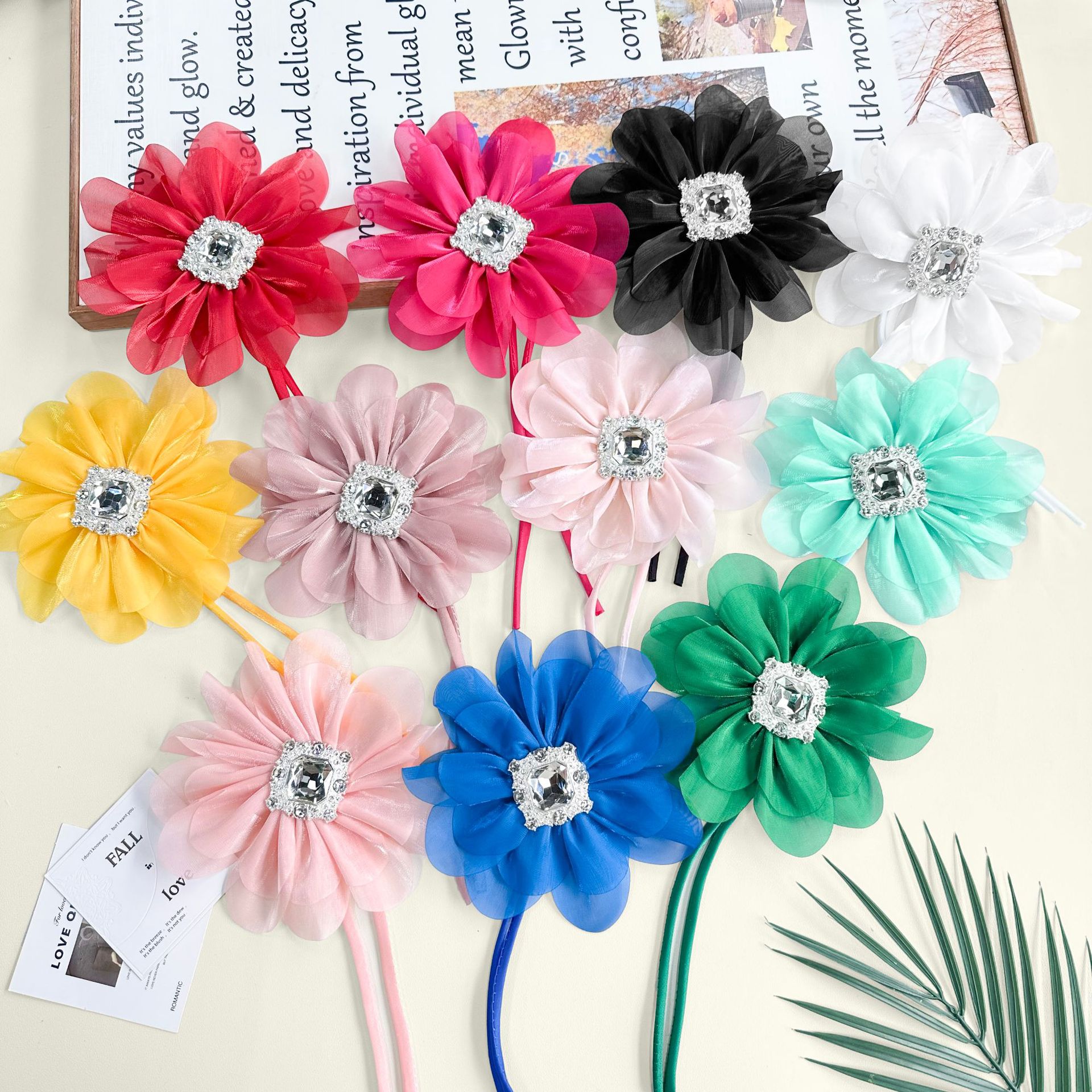 Inventario de flores de chiffon accesorios para el cabello de niños banda de cabello de diamantes multicolores flores de cabello material de ropa hecha a mano niñas clip de cabello