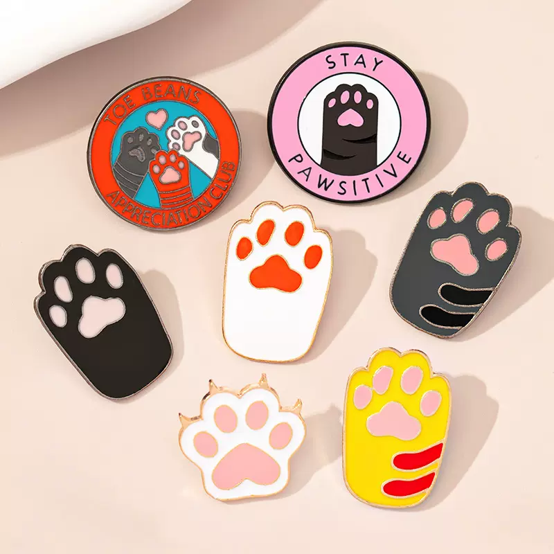 跨进热销卡通猫咪爪子合金滴油胸针创意新品可爱个性徽章现货批发
