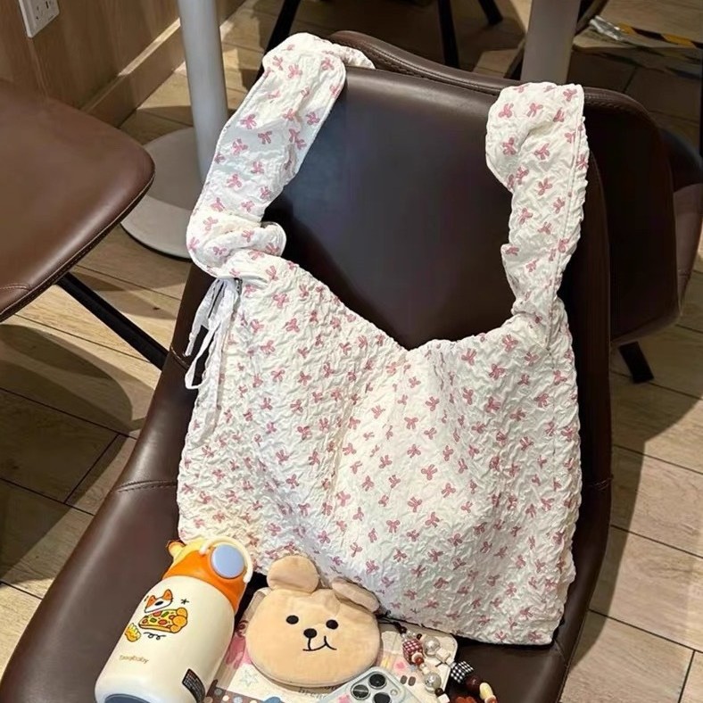 Korean large-capacity floral bag for women 2024 new pleated cloud bag niche dual-purpose Tote commuter diagonal cross bag