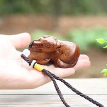 手工精雕老挝木雕牛手把件扭乾坤实木工艺品把玩小件