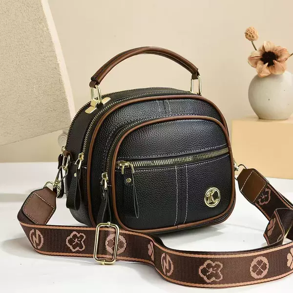 2025 New Bag Women's All-match Crossbody Bag Women's Shoulder Bag Portable Small Square Bag Explosions Wholesale Women's Bags