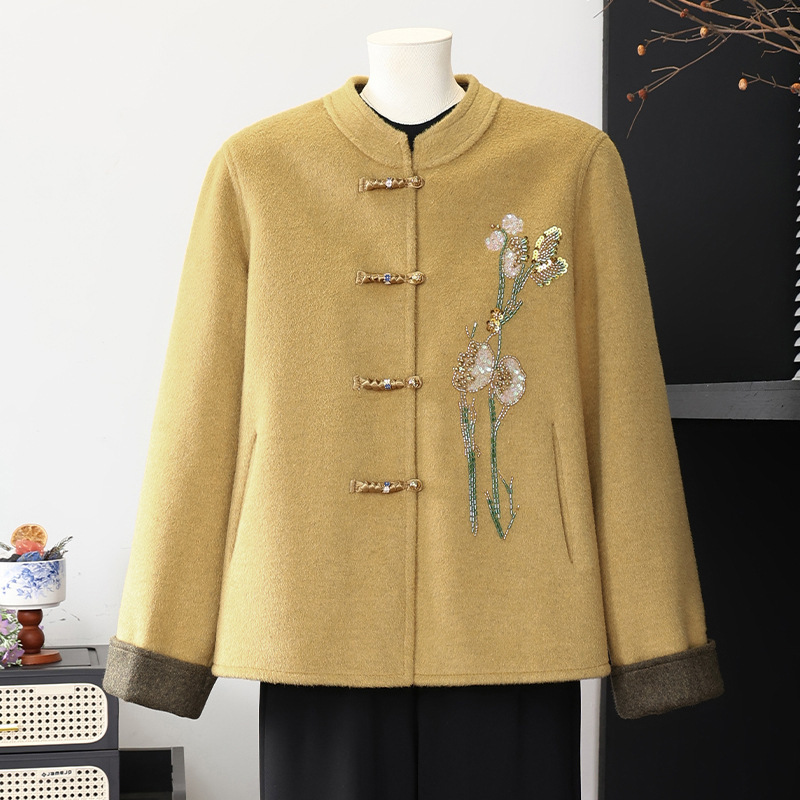 New Chinese-style women's woolen cardigan for autumn, featuring a retro design with sequins, available in plus sizes for middle-aged and elderly women