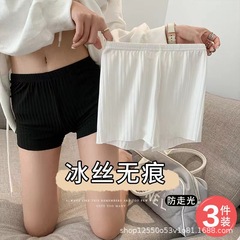 木の耳元の安全ズボンの女性はつや出しを防ぎます。