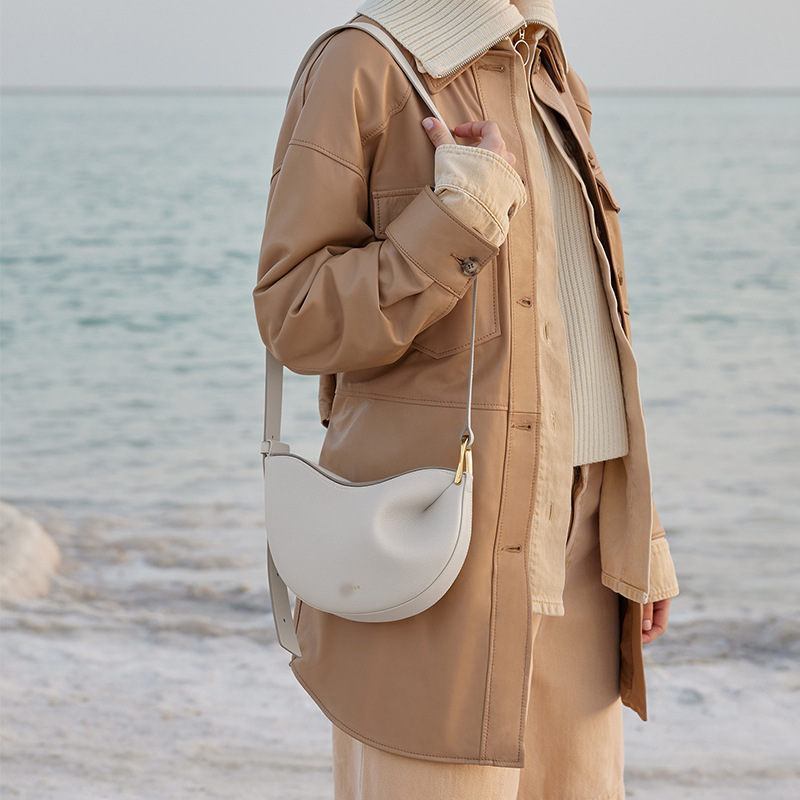 La explosión transfronteriza del bolso de guisante francés poeive 2025 nuevo diseño de nicho bolso de mujer de cuero de hombro bajo la axila