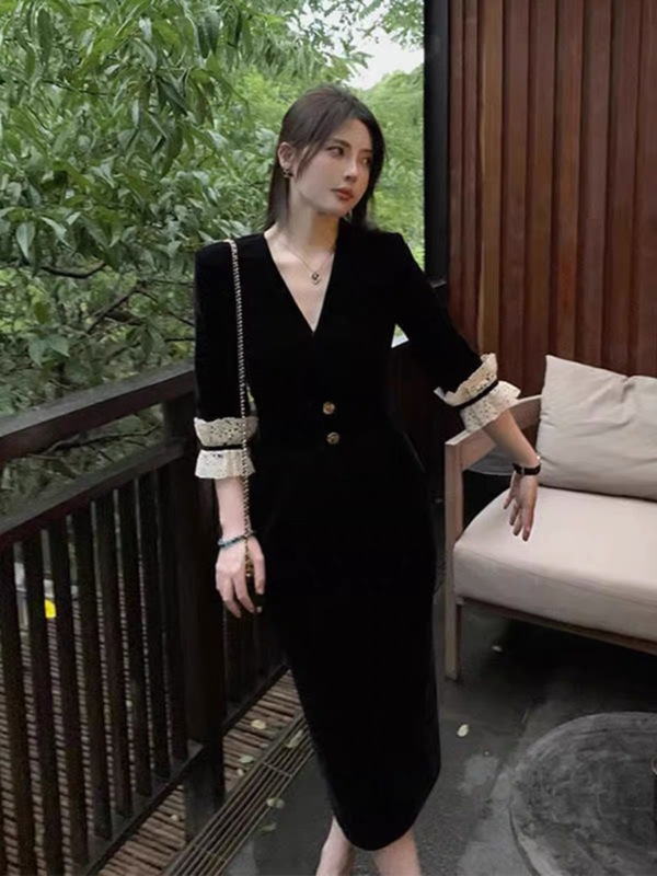 法式赫本风V领黑色丝绒连衣裙收腰显瘦小众小黑裙礼服|undefined