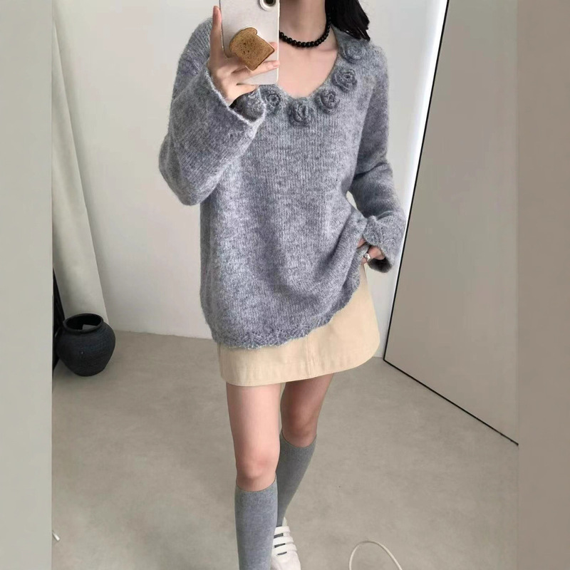 2025年早秋新款法式温柔风立体花朵V领毛衣女慵懒风减龄针织上衣|undefined