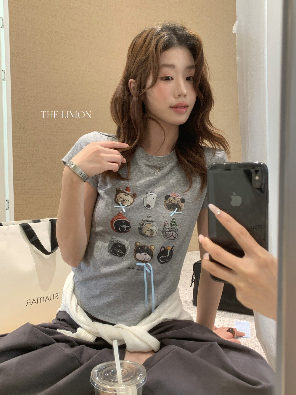 Áo thun nữ cổ tròn tay ngắn in hình chó con nơ hoa, phom vai vuông, phối màu pastel — trắng ngà, Màu cà phê, màu hồng, Xám hoa chi tiết 24