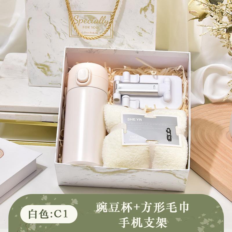 お土産は実用的で高級な贈り物です。|undefined