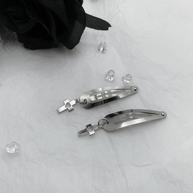 IG Style Streetwear Women's Cross Heart Shape Butterfly Alloy Charm Hair Clips display picture 3