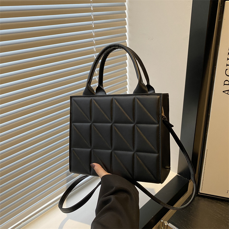 Nuevo hilo de bordar de alta gama, estilo occidental, pequeño bolso cuadrado portátil, moda coreana femenina, bolso de mensajero de un solo hombro