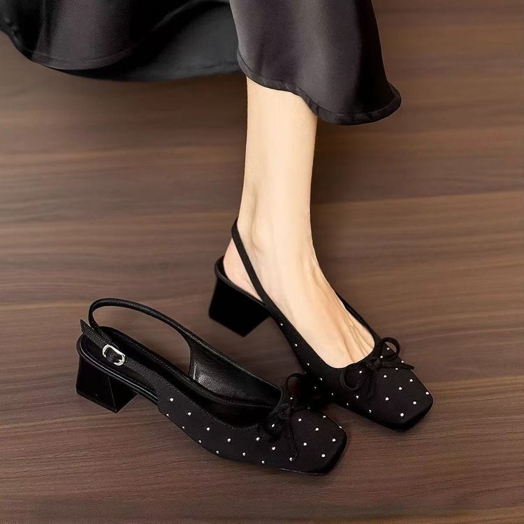 Red famoso nuevo arco negro zapatos de mujer zapatillas de verano de seda de tacón grueso tacones altos zapatos de moda