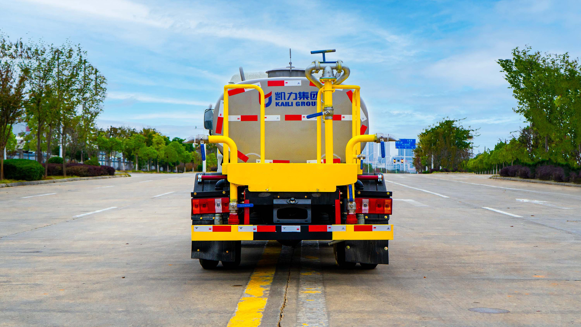 2.5 Fang Fukuda Small Truck 2 Sprinkler Truck, C License Can Be Opened, House Watering, Sprinkler Truck Multi-Function