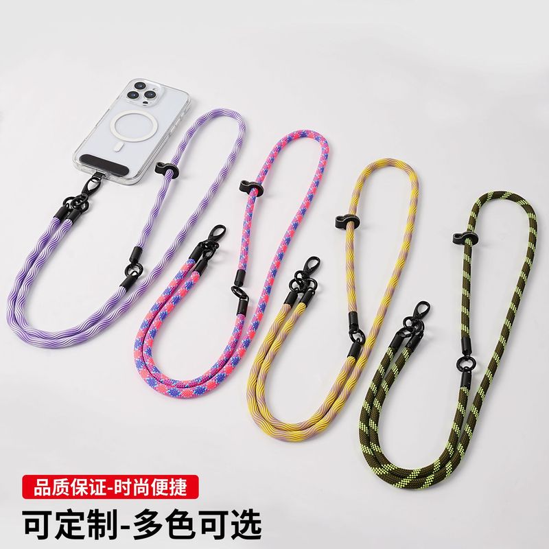 カラー三合一は長いタイプの斜めショルダーを取り外して首を掛けます。|undefined