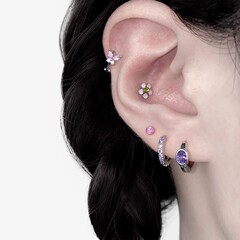 ピンクのミニ蝶ジルコンの耳のリングの女性の小さい縁は耳のボタンの耳の輪を重ねて精致な高級感の耳飾りをつけます。