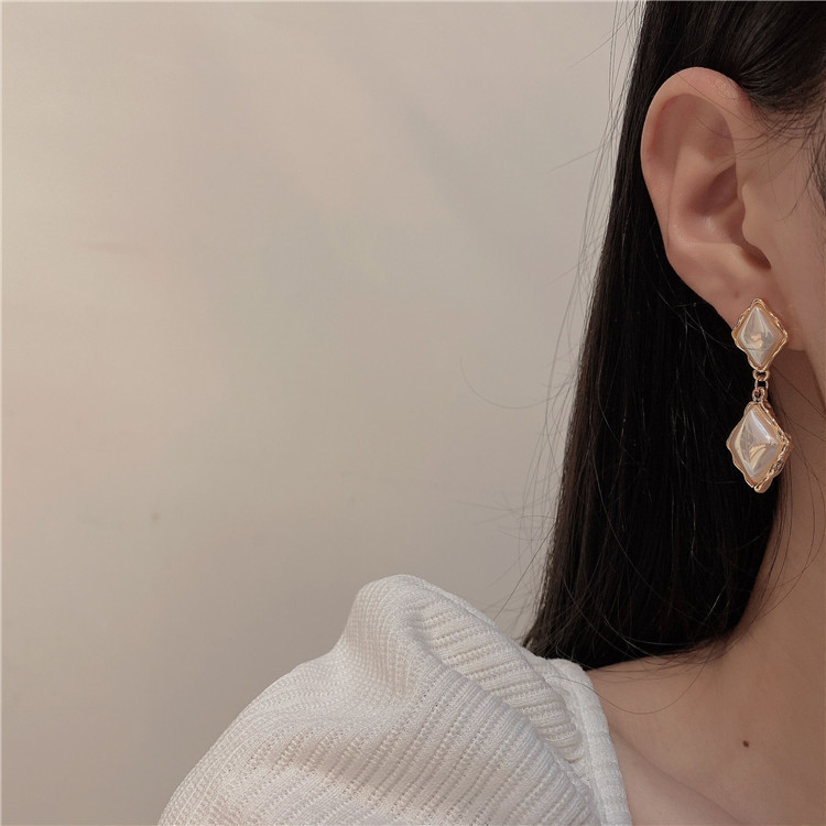 Elegant retro earrings from pearl