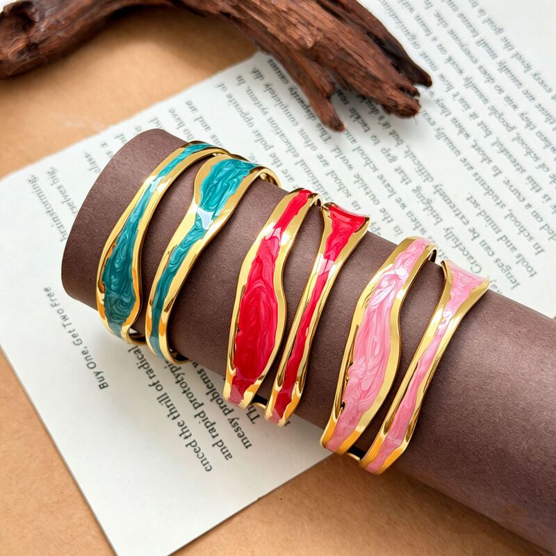 Cross-border new European and American style ginkgo leaf enamel bracelet, hollowed-out design, adjustable, stainless steel, high-end women's bracelet Cross-border new European and American style ginkgo leaf enamel bracelet, hollowed-out design, adjustable, stainless steel, high-end women's bracelet