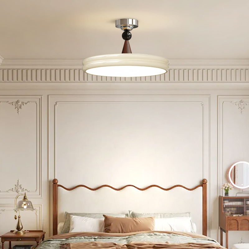 Mesa de comedor dormitorio diseñador francés ambiente sensación de luz comedor bar medieval platillos voladores lujosos estudio candelabros diseño crema