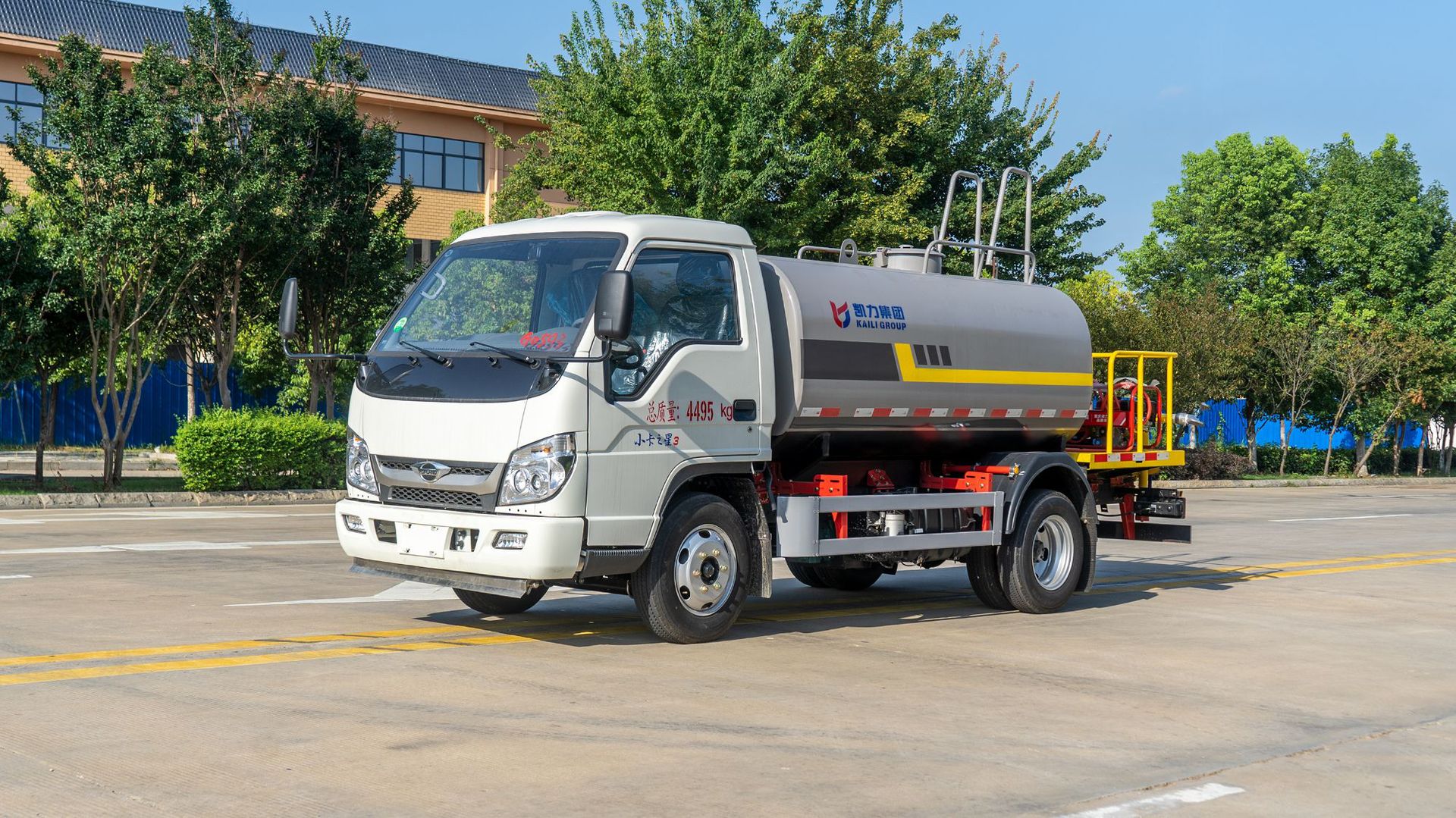 Construction Site Dust Removal Blue Brand Sprinkler Truck Large Greening Sprinkler Truck Multifunctional Fog Cannon Sprinkler Truck for Sale Price