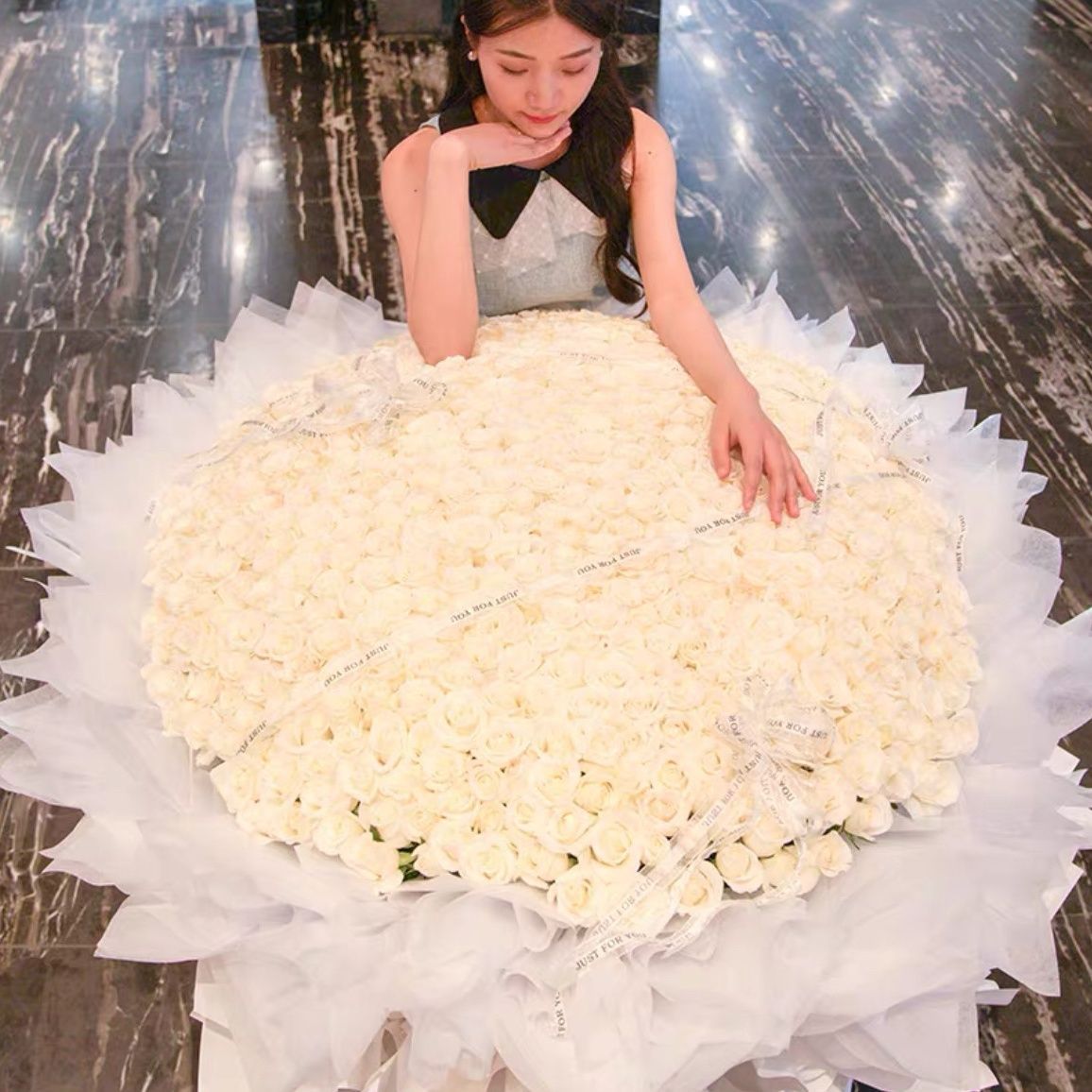 [스릴링] 유백색 장미 199송이