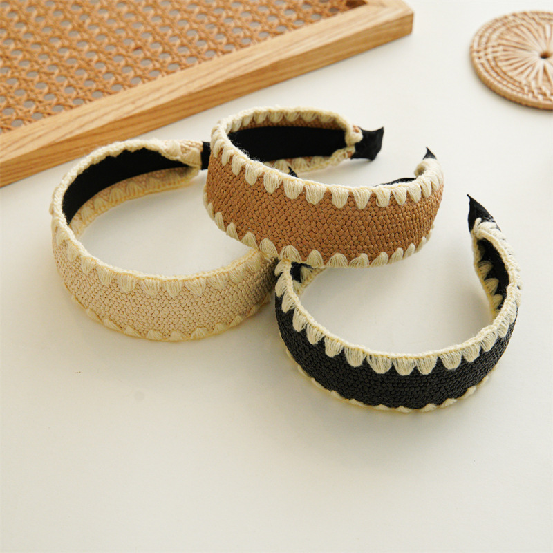 Brede geweven raffia haarband met stro knoop_voghion.com