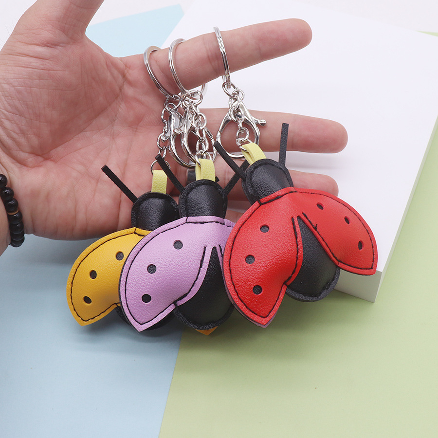 Divertido y creativo insecto cuero pequeño llavero mariquita lindo siete estrellas mariquita escarabajo bolso colgante llavero