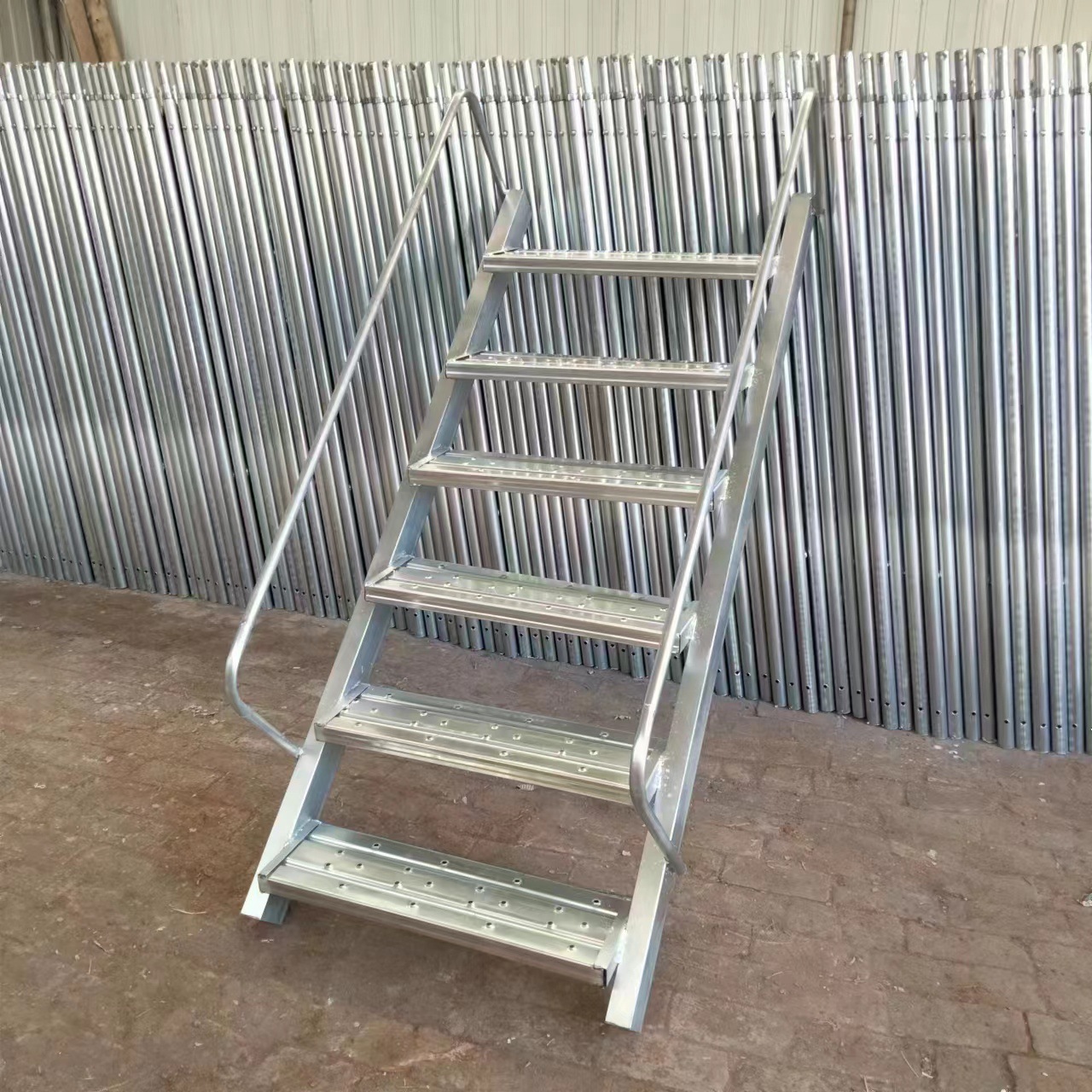 厂家基坑爬梯天梯基坑斜爬梯镀锌工程梯脚手架爬梯各种规格梯子