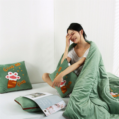 一件代发多功能二合一水晶绒抱枕被子加厚卡通AB版豆豆绒抱枕被|ru