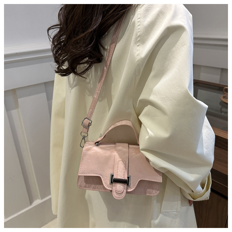 2024 New style women's trendy, fashionable and high-quality single-shoulder handbag, autumn commuting crossbody small square bag undefined
