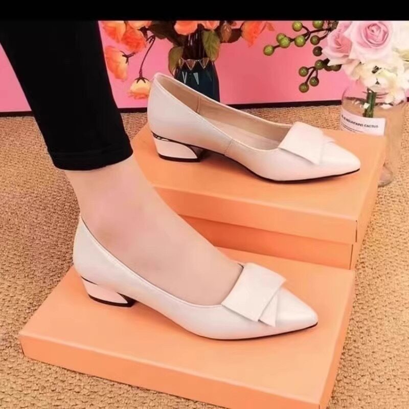 2026 suela plana resistente al desgaste nueva boca poco profunda punta punta suela suave zapatos de cuero cómodos zapatos de mujer primavera y otoño versátiles