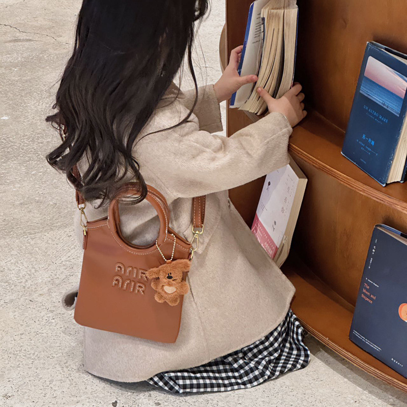 Bolso de niña con estampado de leopardo de moda versión coreana del bolso de mensajero para niños a cuadros de estilo occidental marea 2025 nuevo bolso de hombro para niños