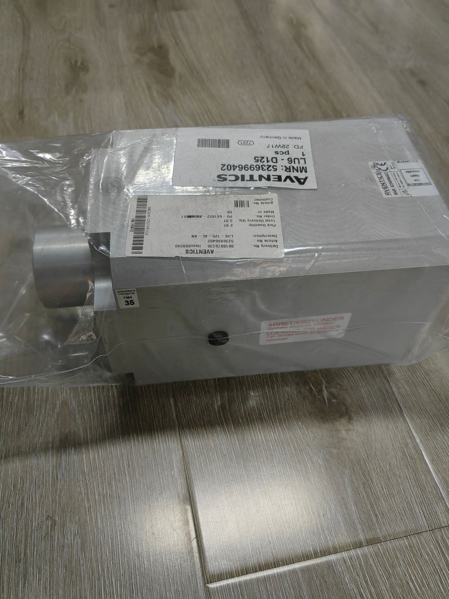 AVENTICS安沃驰气缸5236996402