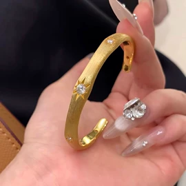 耳钉;戒指;项链