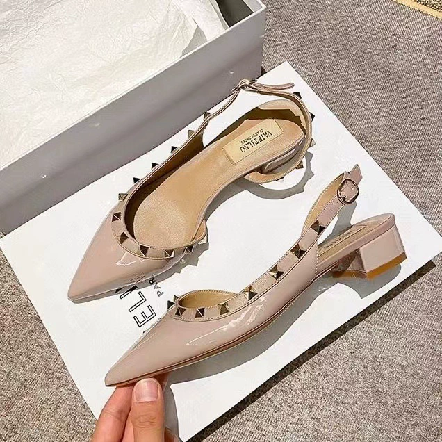 Французские заклепки туфли для детей летом новый легкий рот плоский нижний, низкий каблуковый, низкий каблуковый, лакированные сандалии